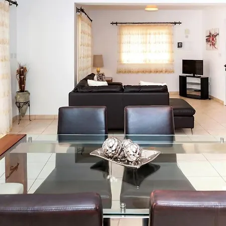 Cypriana Villa Protarász